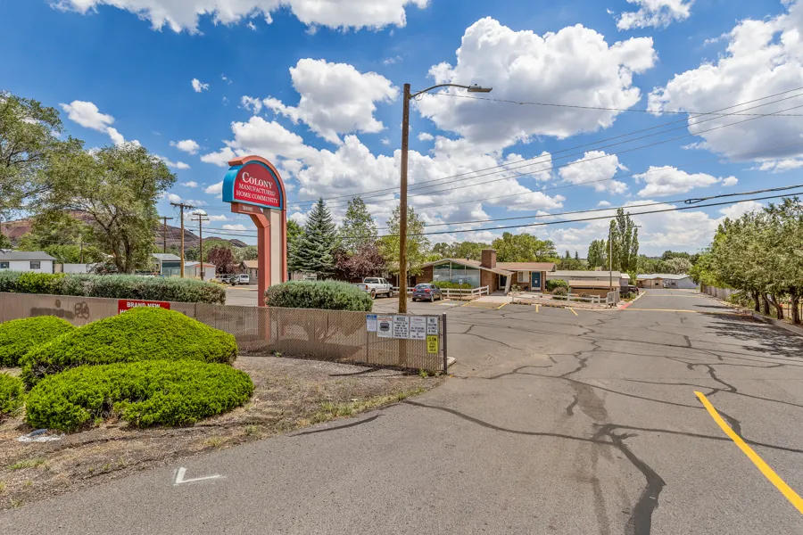Colony entrance sign on US Highway 89